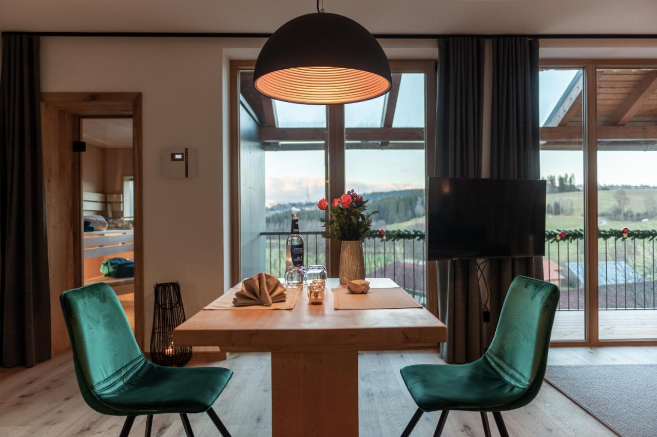 Forstgut - Premium Waldchalets Und Lodge Suiten Regen Εξωτερικό φωτογραφία